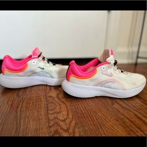 Nike Women React Escape Run Shoes